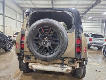 Land Rover Defender IV (L663) 2024 Land Rover Defender 110 X-Dynamic SE 2024 3.0 Benzyna 395KM, zdjęcie 2