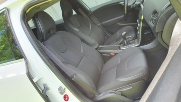 Volvo V40 II Hatchback 2.0 D2 DRIVE-E 120KM 2015 Volvo V40 2.0 D2 120KM # Momentum # Navi #, zdjęcie 6