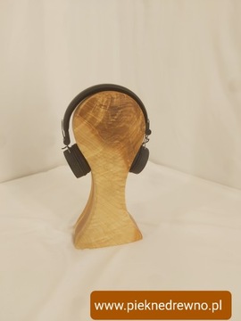 Деревянная головка для наушников.