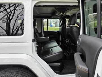 Jeep Wrangler IV Sahara Plug-In Seria 6 2.0 4xe 381KM 2023 JEEP WRANGLER Sahara High Altitude, 2.0l 4xe Plug-in-Hybrid 381KM 17,652km, zdjęcie 32