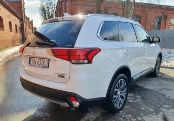 Mitsubishi Outlander III 2018 Mitsubishi Outlander Intense PLUS Kamera GetHelp 2.3 Diesel 150KM, zdjęcie 3