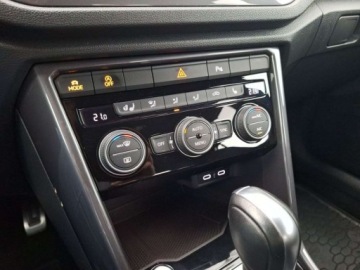 Volkswagen T-Roc I SUV 1.5 TSI ACT 150KM 2021 Volkswagen T-Roc reflektory LED navi kamera Keyless tempomat ACC pod, zdjęcie 15