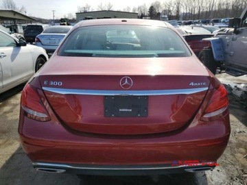 Mercedes Klasa E W213 2017 Mercedes-Benz Klasa E 2017 r., 2,0L 300 4MATIC 2.0 Benzyna 241KM, zdjęcie 4