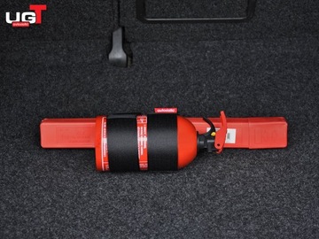 Автомобильный комплект: огнетушитель + треугольник + держатель на липучке.