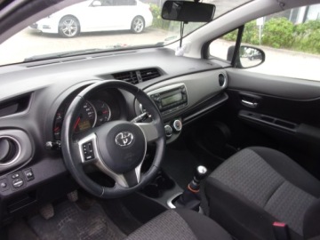 Toyota Yaris III Hatchback 5d 1.4 D-4D DPF 90KM 2013 Toyota Yaris 14 D4D Salon PL, zdjęcie 9
