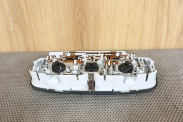 FORD KUGA MK1 LAMPA OSVĚTLENÍ INTERIÉR POLSTROVÁNÍ