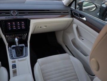 Volkswagen Passat B8 Limousine 2.0 TDI BlueMotion SCR 190KM 2018 VW Passat 2.0 TDI, Salon Polska, Serwis ASO, zdjęcie 7