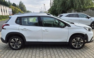 Peugeot 2008 I SUV Facelifting 1.2 PureTech 110KM 2018 Peugeot 2008 1.2 110KM Lifting Klimatronic Tempomat Nawigacja 1.2 Benzyna, zdjęcie 6