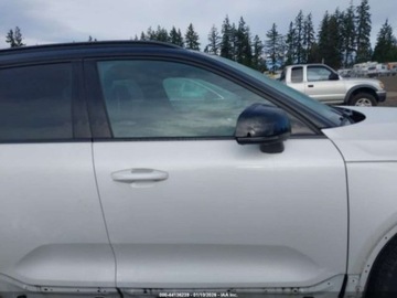 Volvo XC40 2022 Volvo XC 40 T5 R-Design 2022 2.0 Benzyna 248KM, zdjęcie 6