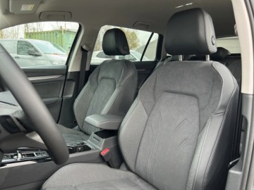 Volkswagen Golf VIII Hatchback Facelifting 2.0 TDI 150KM 2025 Volkswagen Golf Variant Style 2.0 TDI 150 KM DSG, zdjęcie 5