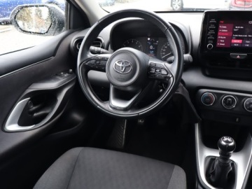 Toyota Yaris IV Hatchback 1.5 Dynamic Force 125KM 2022 Toyota Yaris 1.5 VVT-i, Salon Polska, zdjęcie 6