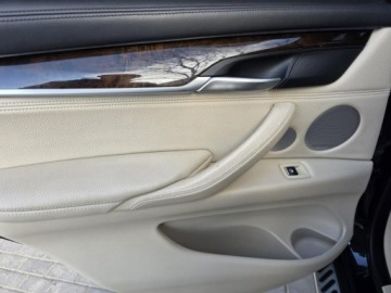 BMW X5 F15 SUV xDrive50i 450KM 2014 BMW X5 xDrive50i V8 4.4 450KM*Salon PL Bezwypadkowy * VAT23% * Individual, zdjęcie 25