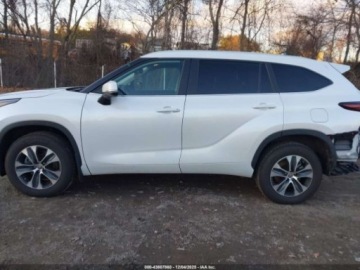 Toyota Highlander III 2024 Toyota Highlander xle, 2024r., 4x4, 2.4L 2.4 Benzyna 265KM, zdjęcie 5