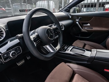 Mercedes CLA C118/X118 Coupe Facelifting 1.3 200 163KM 2025 MERCEDES-BENZ CLA 200 AMG Line Sedan 1.3 (163KM) 2025, zdjęcie 4