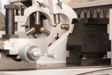 Tokarka uniwersalna 1 000 mm z odczytem cyfrowym PROMA SPF-1000P+0 +GRATISY