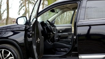 Mitsubishi Outlander III SUV Facelifting 2015 2.0 MIVEC 150KM 2016 outlander.. Kamera.. Ledy .. Nawigacja.. 2 x Koła .. 2 x PDC .. Klimatronik, zdjęcie 5