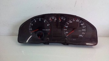 Licznik Audi A4 B5 1,8 B 110.008.695/002
