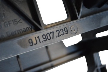 PORSCHE TAYCAN 9J1 2021 JINÉ DÍLY INTERIÉR VOZIDLA