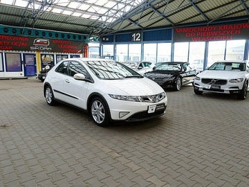 Honda Civic VIII Hatchback 3d 1.8 i-VTEC 140KM 2010 Honda Civic GAZ BIAŁA PERŁA Krajowa Bezwypadkowa, zdjęcie 4