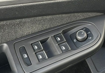 Volkswagen Golf VIII Variant 2.0 TDI 115KM 2023 Volkswagen Golf Salon Polska Parktronic Cyfrowe zegary Navi Tempomat a, zdjęcie 33