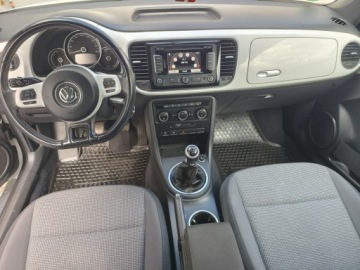 Volkswagen Beetle Hatchback 3d 1.6 TDI 105KM 2015 Volkswagen Beetle bezwypadkowy wyposażen, zdjęcie 25