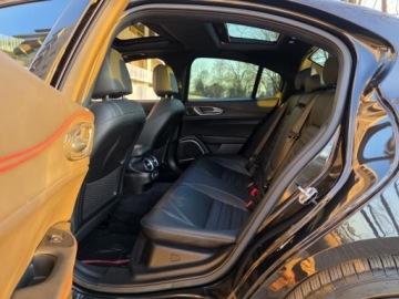 Alfa Romeo Giulia II Sedan Facelifting 2.0 Turbo 280KM 2023 ALFA ROMEO GIULIA ESTREMA A TI Q4, 2.0l Turbo 280KM Bezwypadkowy 23,434km, zdjęcie 24