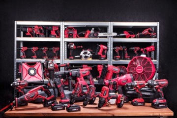 АККУМУЛЯТОРНАЯ ШЛИФОВАЛЬНАЯ МАШИНА 20 В + 2 АККУМУЛЯТОРА