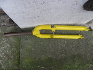 Велосипедная вилка Cannondale для колес диаметром 26 дюймов.