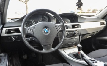BMW Seria 3 E90-91-92-93 Limuzyna E90 318d 143KM 2009 BMW Seria 3 2,0d 2009 r. Lift iDrive 2.0 Diesel 143KM, zdjęcie 8