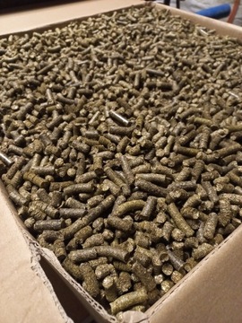 ЭкоЮра ТРАВЯНЫЕ ШАРКИ ДЛЯ ЛОШАДЕЙ ТРАВЯНЫЕ ШАРКИ ИЗ НАТУРАЛЬНОЙ ТРАВЫ БЕЗ КЛЕЯ 20 кг