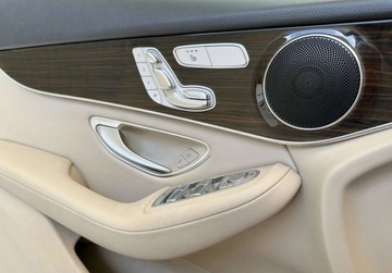 Mercedes GLC C253 2018 Mercedes-Benz GLC GLC 300 245 KM 2018r Warszawa 2.0 Benzyna 245KM, zdjęcie 7