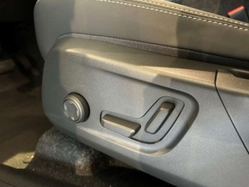 Volvo XC40 Crossover Facelifting 2.0 B4 197KM 2026 VOLVO XC40 B4 Ultra Dark Suv 2.0 (197KM) 2026, zdjęcie 7