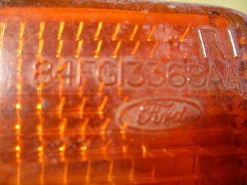7820/2 SVĚTLO SMĚROVKA BLIKAČ PRAVÝ PŘEDNÍ FORD FIESTA MK2 83-89R 046551