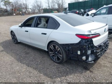 BMW Seria 7 G70 2024 BMW Seria 7 740i, 2024r., 4x4, 3.0L 3.0 Benzyna 375KM, zdjęcie 3