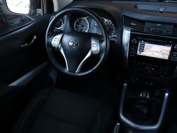 Nissan Navara IV Double Cab 2.3 190KM 2015 Nissan Navara 2.3 dCi, Salon Polska, zdjęcie 6