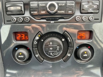 Peugeot 5008 I Minivan 1.6 HDi FAP 110KM 2011 Peugeot 5008 AUTOMAT NAWIGACJA KLIMATYZACJA PARKTRONIC TEMPOMAT HAK GWARA, zdjęcie 11