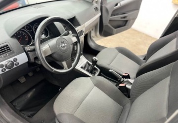 Opel Astra H Cabrio 1.6 ECOTEC 115KM 2006 Opel Astra 1.6 benzyna 1 wlasciciel Serwisowany 1.6 Benzyna 115KM, zdjęcie 17