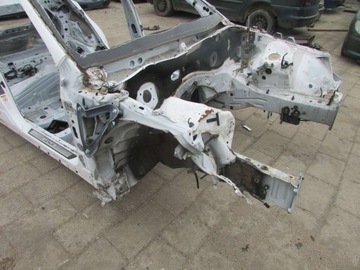 IS III 300H 15R PODŁUŻNICA PRAWA ĆWIARTKA 083