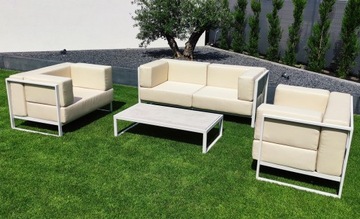 Современный диван из серии садовой мебели EMJA Sopranodesign.