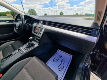 Volkswagen Passat B8 Variant 2.0 TDI BlueMotion SCR 150KM 2016 Volkswagen Passat 2.0 150Ps DSG Navi Alu Zarej.PL Gwarancja 2.0 Diesel, zdjęcie 24