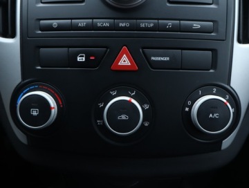 Kia Ceed I Hatchback 1.4 109KM 2009 Kia Ceed 1.4 CVVT, Klima, Tempomat, Parktronic, zdjęcie 15