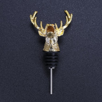 Бутылки виски с винным ликером Deer Head