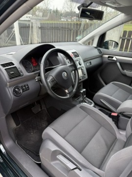 Volkswagen Touran I 1.9 TDI 105KM 2010 Volkswagen Touran 1,9 tdi autamat DSG ładny, zdjęcie 6