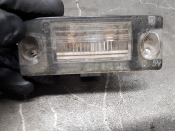 8D0943021 LAMPA OSVĚTLENÍ TABULKY PASSAT B5