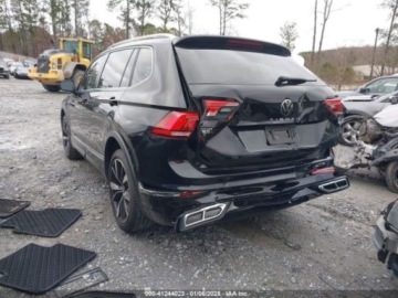 Volkswagen Tiguan II 2022 Volkswagen Tiguan Sel R-Line, 2022r., 4x4, 2.0L 2.0 Benzyna 184KM, zdjęcie 3