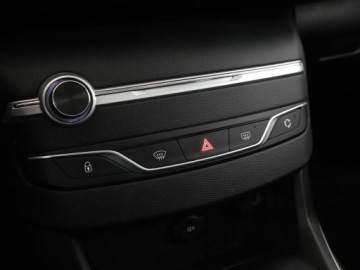 Peugeot 308 II Hatchback Facelifting 1.2 PureTech 130KM 2018 Peugeot 308 Allure automat panorama, zdjęcie 28