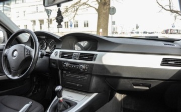 BMW Seria 3 E90-91-92-93 Limuzyna E90 318d 143KM 2009 BMW Seria 3 2,0d 2009 r. Lift iDrive 2.0 Diesel 143KM, zdjęcie 9