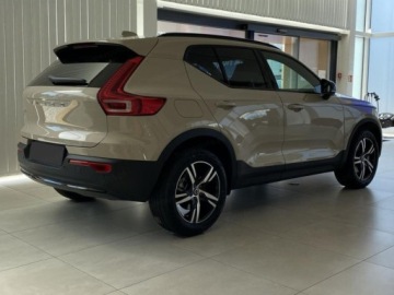 Volvo XC40 2025 VOLVO XC40 B4 Plus Dark Suv 2.0 (211KM) 2025, zdjęcie 1