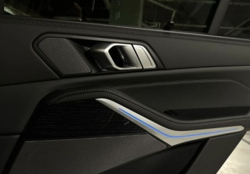 BMW X5 G05 SUV Facelifting 3.0 30d 298KM 2025 BMW X5 xDrive30d, Pneumatyka, Panorama, 22 cale, Hak, Innowacji, Comfort P, zdjęcie 14