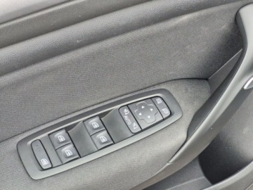 Renault Megane IV GrandCoupe Facelifting 1.0 TCe 115KM 2022 Renault Megane Salon PL Benzyna LED Lift aut klimatyzacja Benzyna 116KM, zdjęcie 10